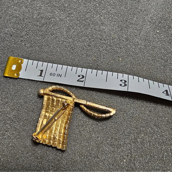 Rafaelian American Flag USA Red White Blue Rhinestone Vintage Gold Pin Brooch - Picture 6 of 6